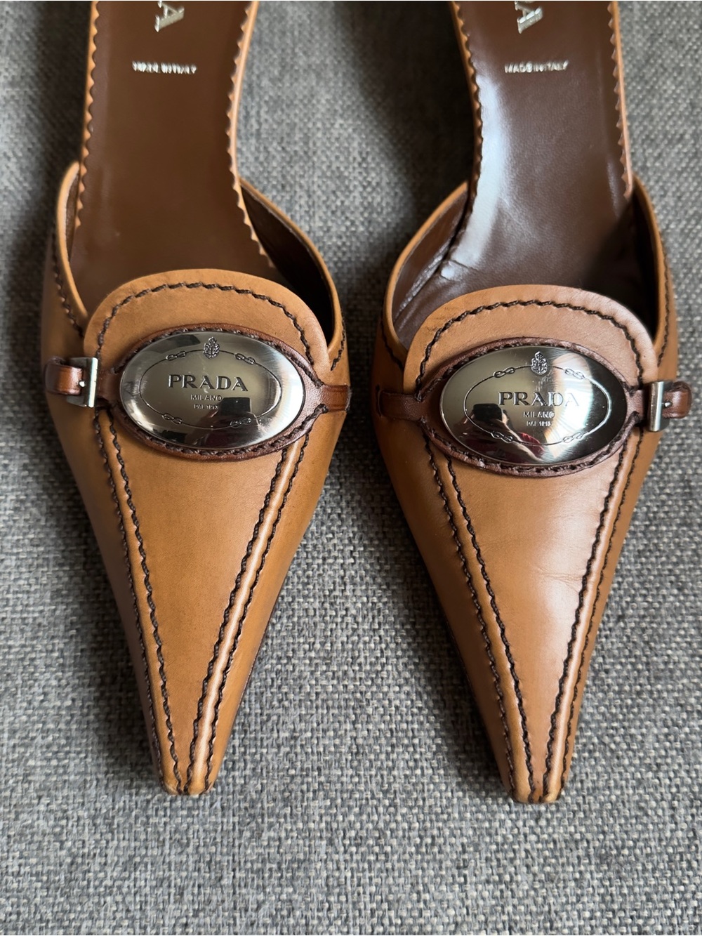 Vintage Prada leather logo heels - Picture 2 of 8
